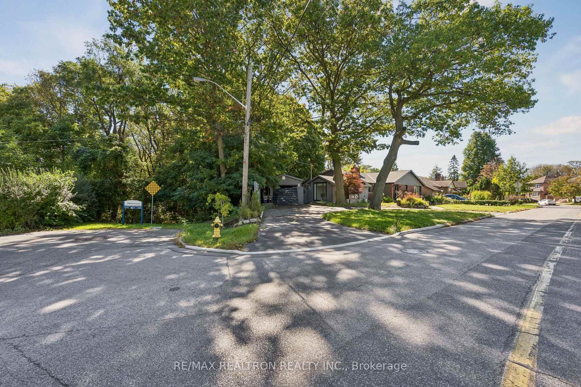 Photo 20 of 99 Midland Avenue, Scarborough, Cliffcrest — HOMEH