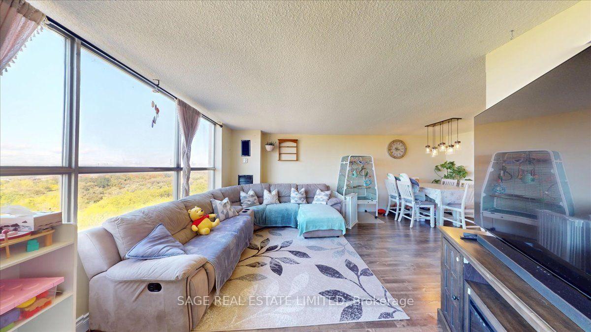 Photo 2 of 40 Panorama Court, Etobicoke, Mount Olive-Silverstone-Jamestown — HOMEH