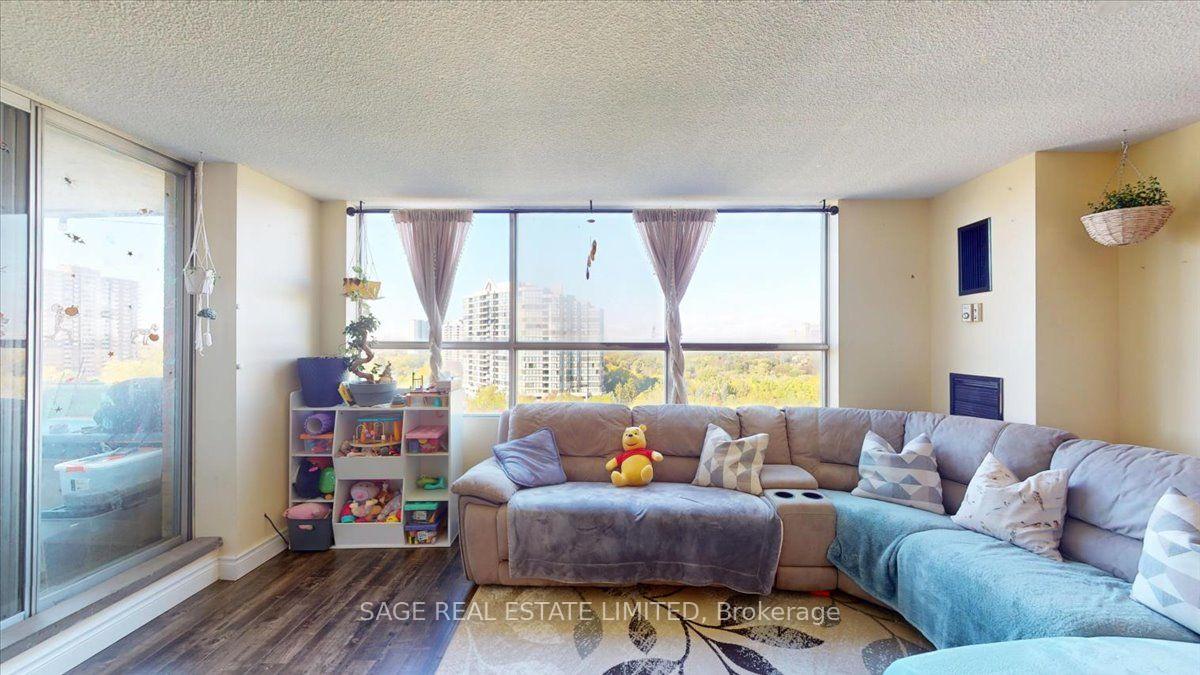 Photo 5 of 40 Panorama Court, Etobicoke, Mount Olive-Silverstone-Jamestown — HOMEH