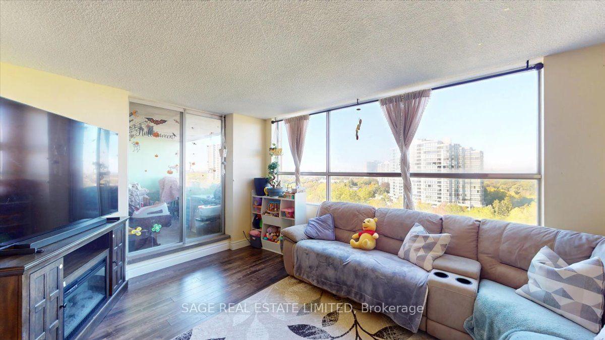 Photo 6 of 40 Panorama Court, Etobicoke, Mount Olive-Silverstone-Jamestown — HOMEH