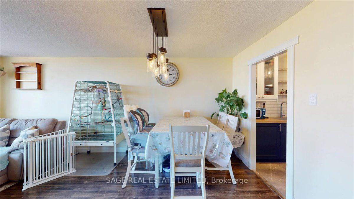 Photo 9 of 40 Panorama Court, Etobicoke, Mount Olive-Silverstone-Jamestown — HOMEH
