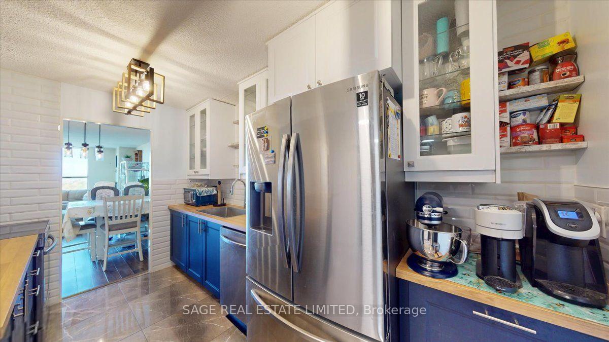 Photo 15 of 40 Panorama Court, Etobicoke, Mount Olive-Silverstone-Jamestown — HOMEH