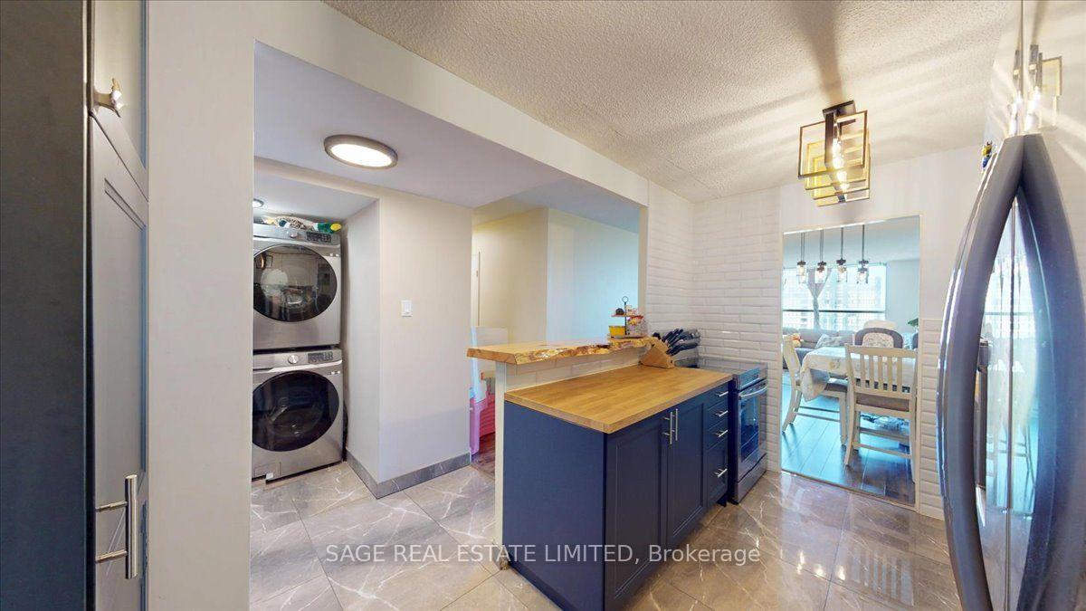 Photo 16 of 40 Panorama Court, Etobicoke, Mount Olive-Silverstone-Jamestown — HOMEH