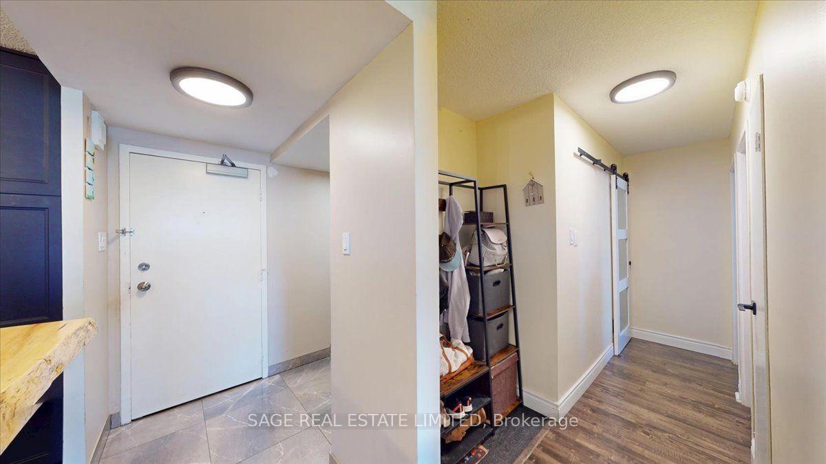 Photo 18 of 40 Panorama Court, Etobicoke, Mount Olive-Silverstone-Jamestown — HOMEH