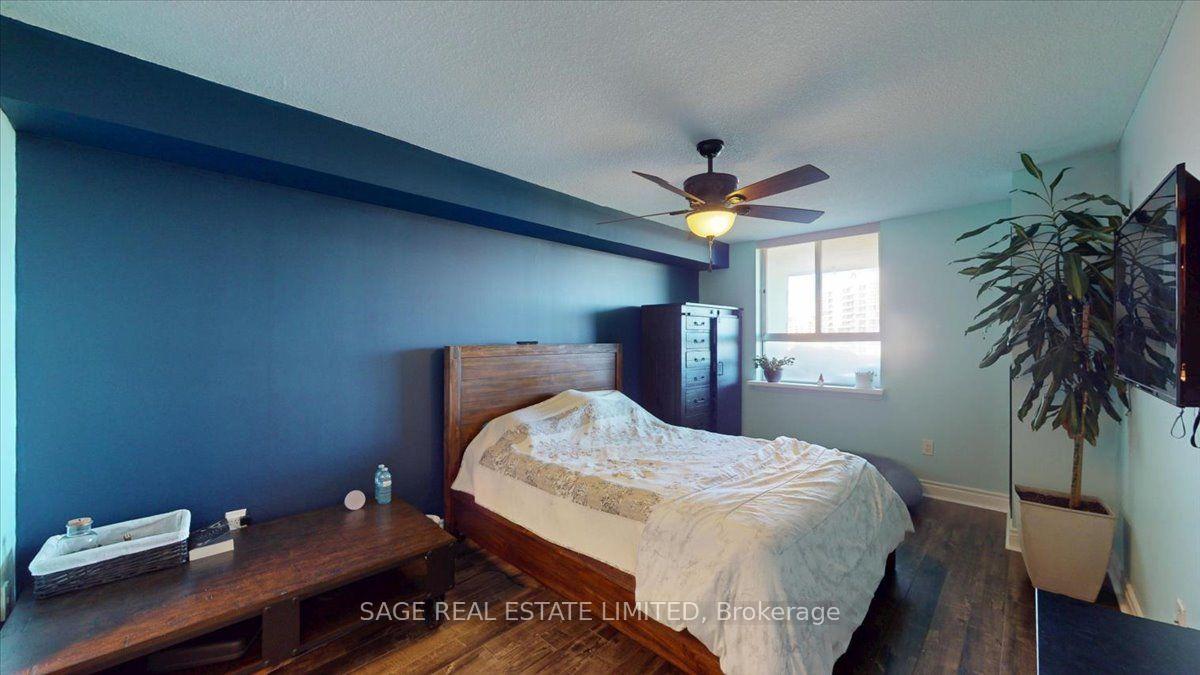Photo 19 of 40 Panorama Court, Etobicoke, Mount Olive-Silverstone-Jamestown — HOMEH