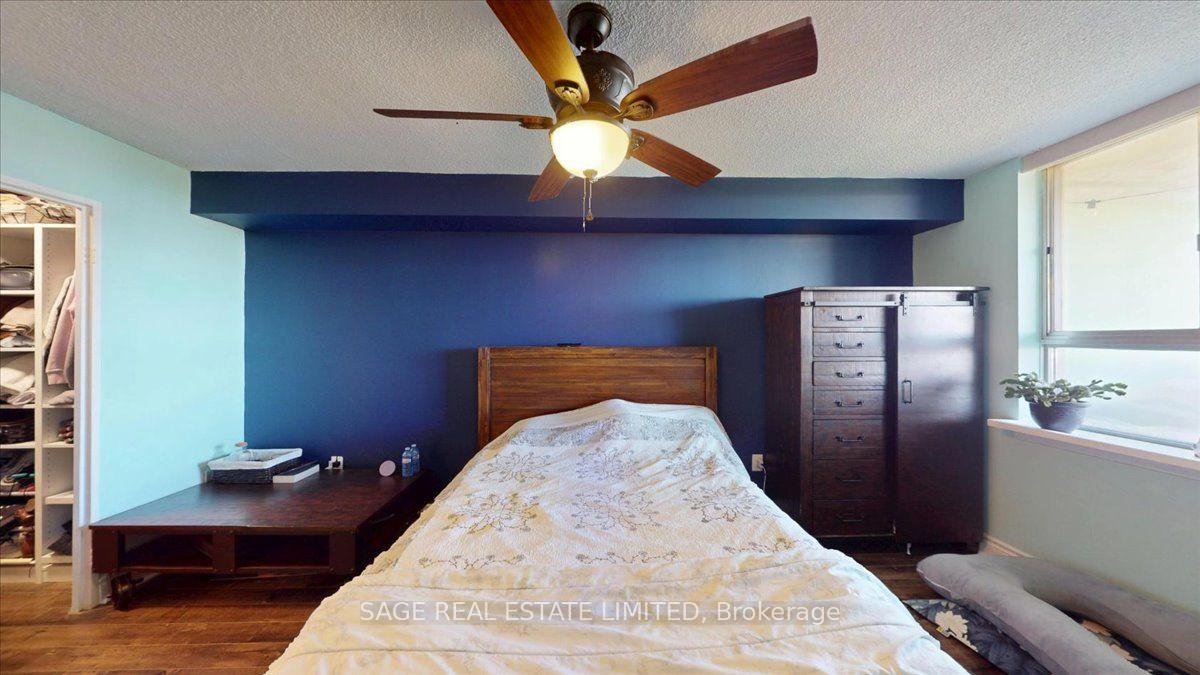 Photo 21 of 40 Panorama Court, Etobicoke, Mount Olive-Silverstone-Jamestown — HOMEH
