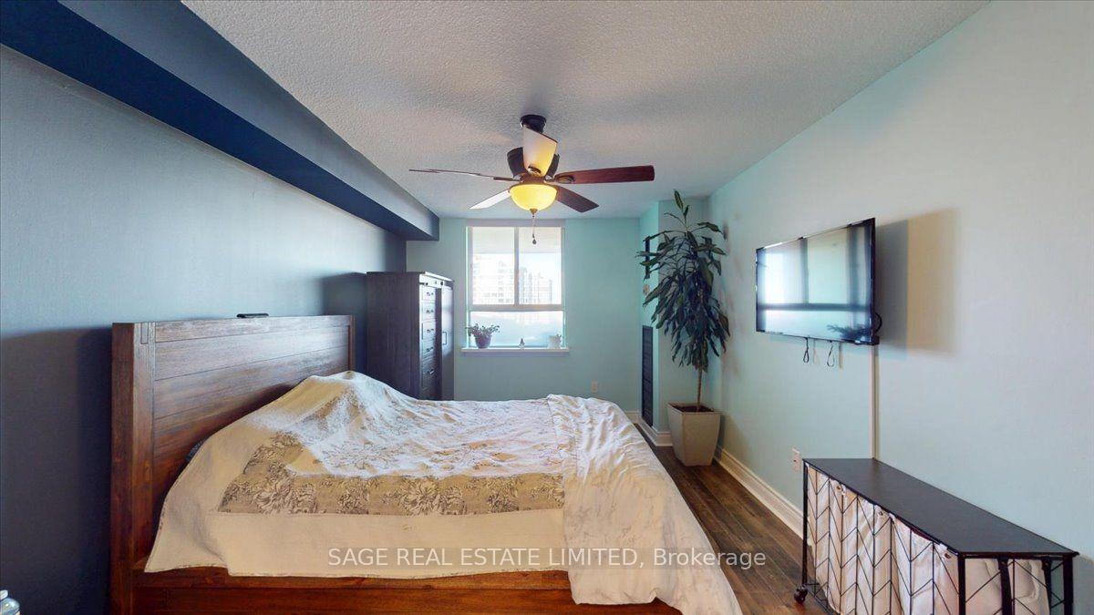 Photo 22 of 40 Panorama Court, Etobicoke, Mount Olive-Silverstone-Jamestown — HOMEH