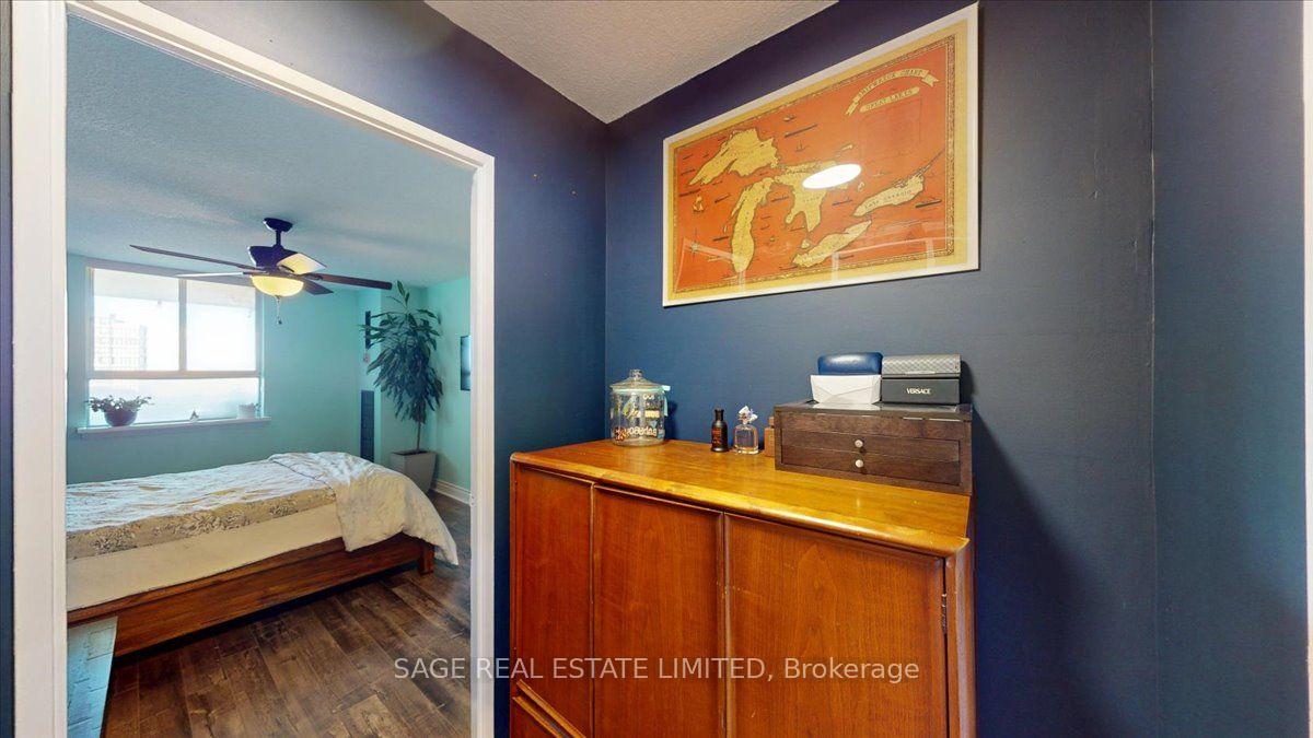 Photo 23 of 40 Panorama Court, Etobicoke, Mount Olive-Silverstone-Jamestown — HOMEH