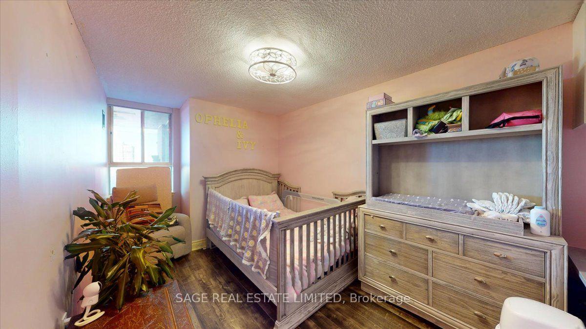 Photo 24 of 40 Panorama Court, Etobicoke, Mount Olive-Silverstone-Jamestown — HOMEH