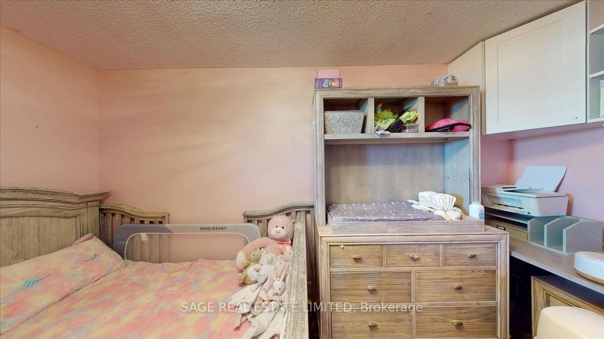Photo 25 of 40 Panorama Court, Etobicoke, Mount Olive-Silverstone-Jamestown — HOMEH