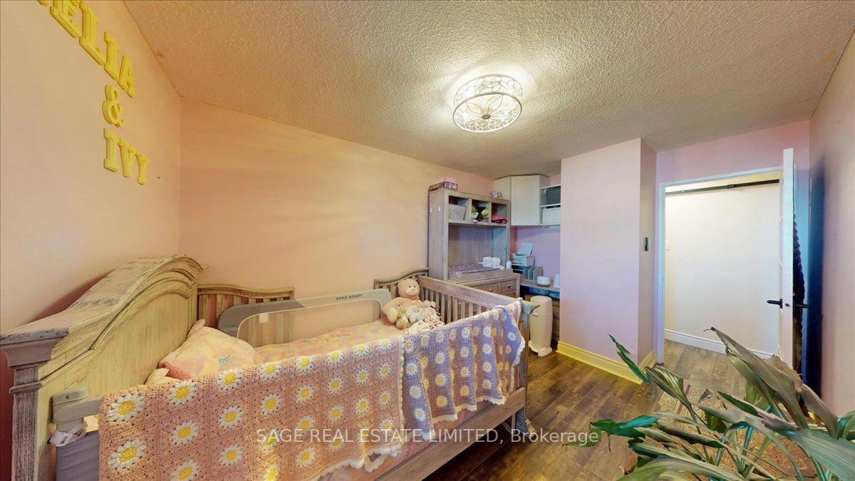 Photo 26 of 40 Panorama Court, Etobicoke, Mount Olive-Silverstone-Jamestown — HOMEH