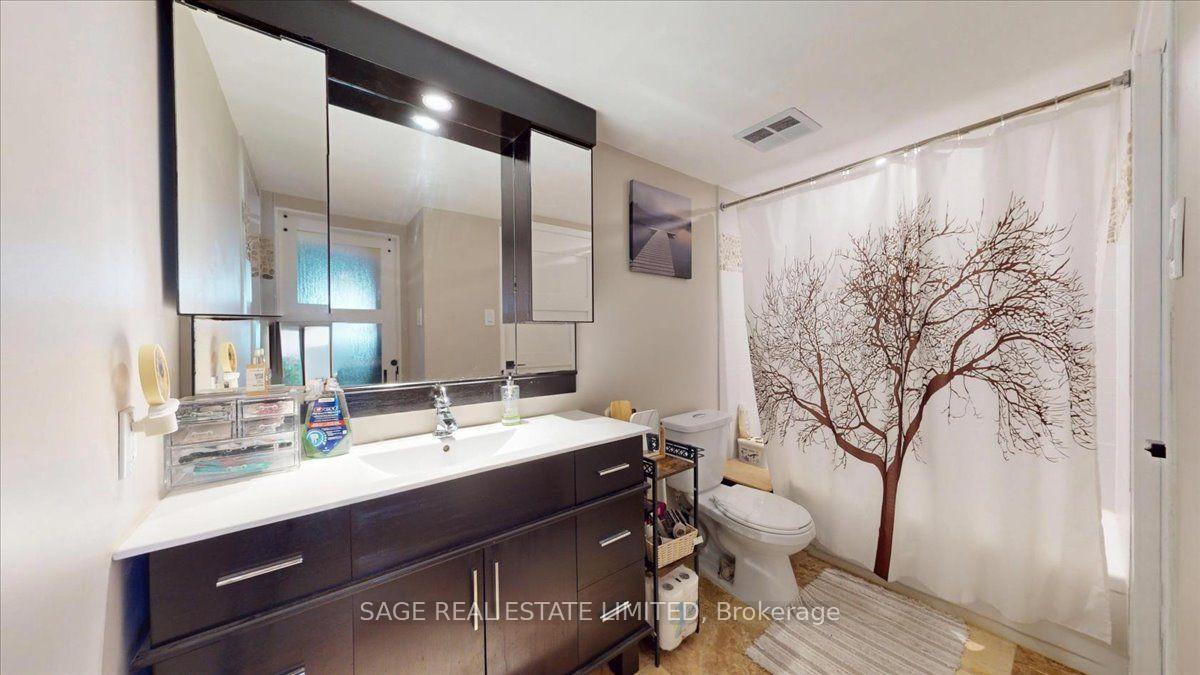 Photo 29 of 40 Panorama Court, Etobicoke, Mount Olive-Silverstone-Jamestown — HOMEH