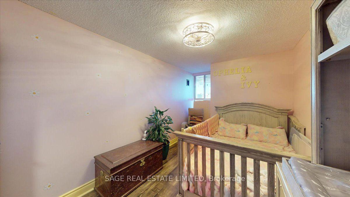 Photo 31 of 40 Panorama Court, Etobicoke, Mount Olive-Silverstone-Jamestown — HOMEH