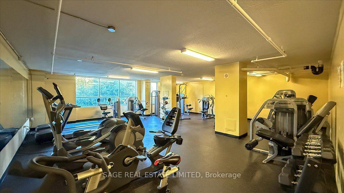 Photo 33 of 40 Panorama Court, Etobicoke, Mount Olive-Silverstone-Jamestown — HOMEH