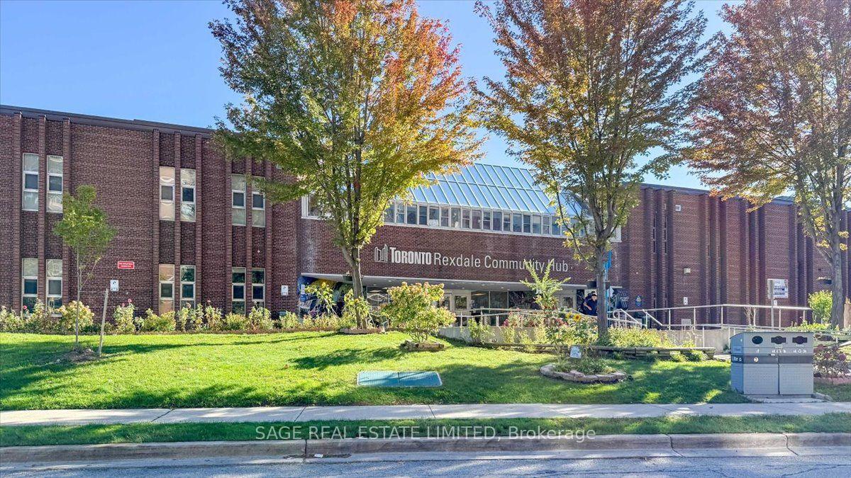 Photo 37 of 40 Panorama Court, Etobicoke, Mount Olive-Silverstone-Jamestown — HOMEH