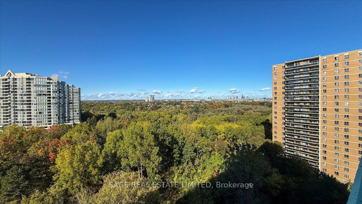 Photo 42 of 40 Panorama Court, Etobicoke, Mount Olive-Silverstone-Jamestown — HOMEH