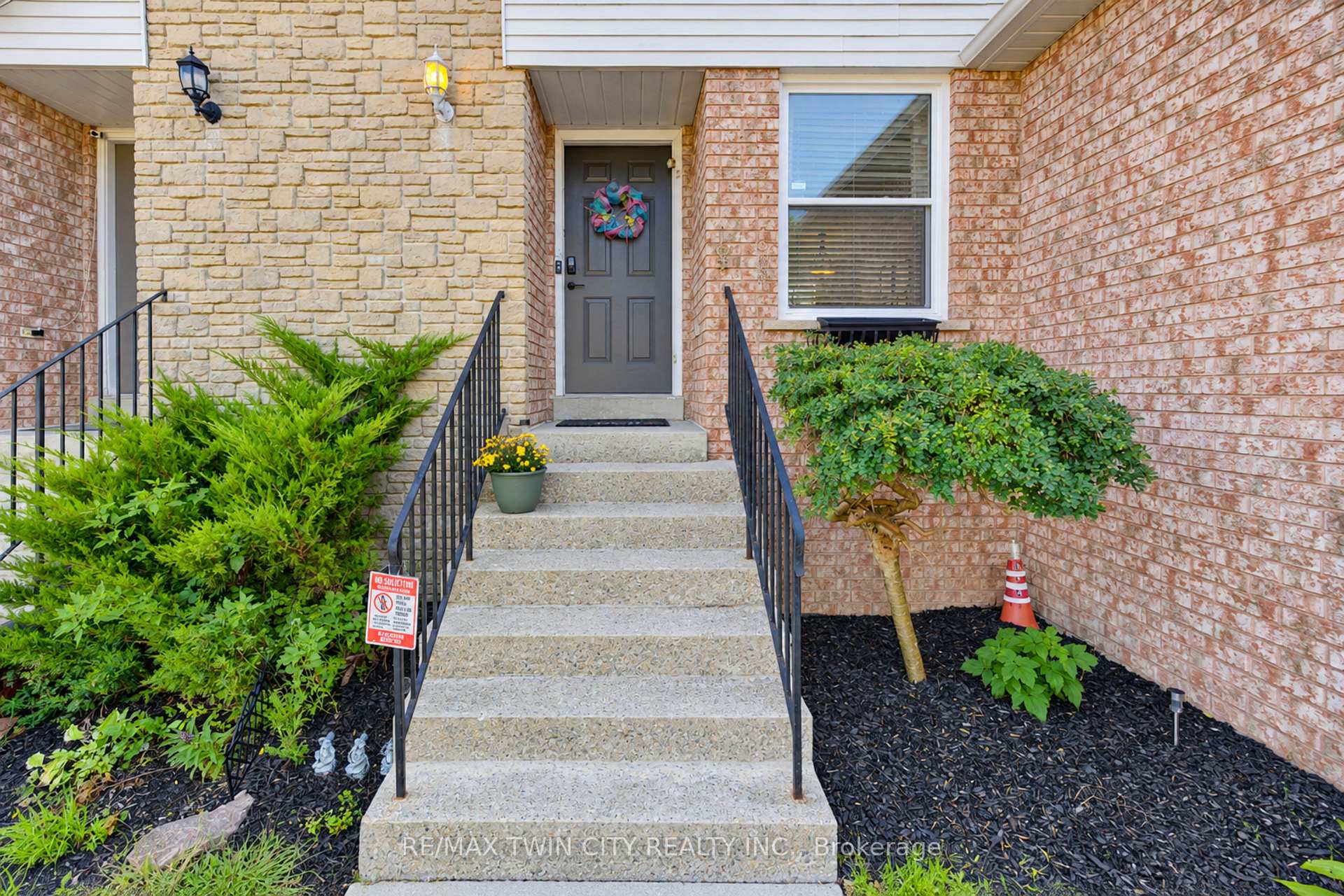 Photo 2 of 190 Nith River Way, North Dumfries, Ayr — HOMEH