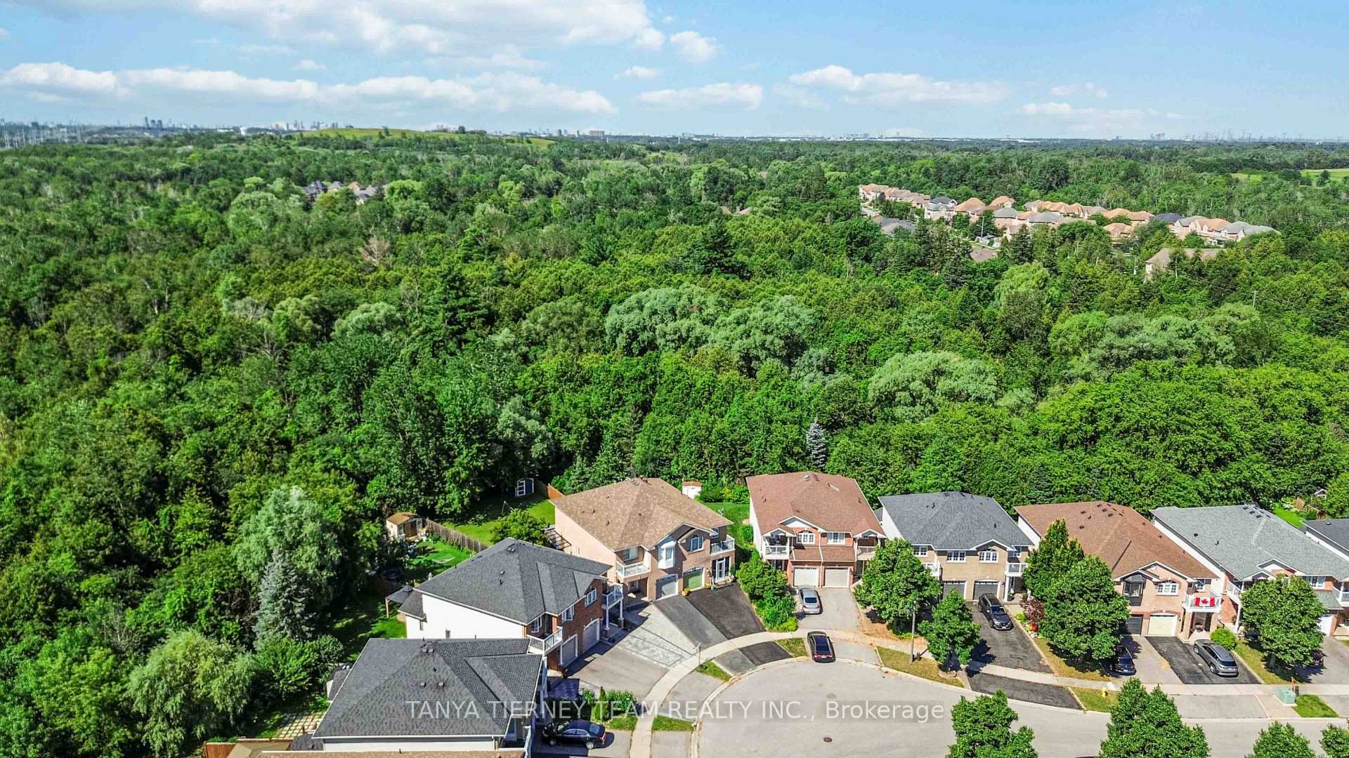Photo 3 of 228 Shadow Place, Pickering, Rouge Park — HOMEH