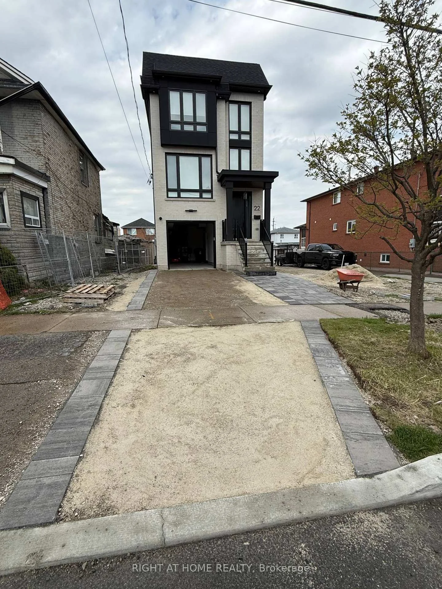 Photo 5 of 20 Maple Bush Avenue, North York, Humberlea-Pelmo Park — HOMEH