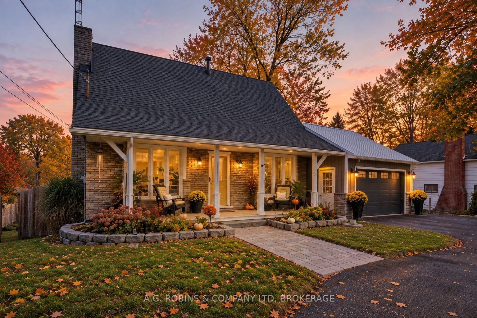 Photo of 10448 Lakeshore Road