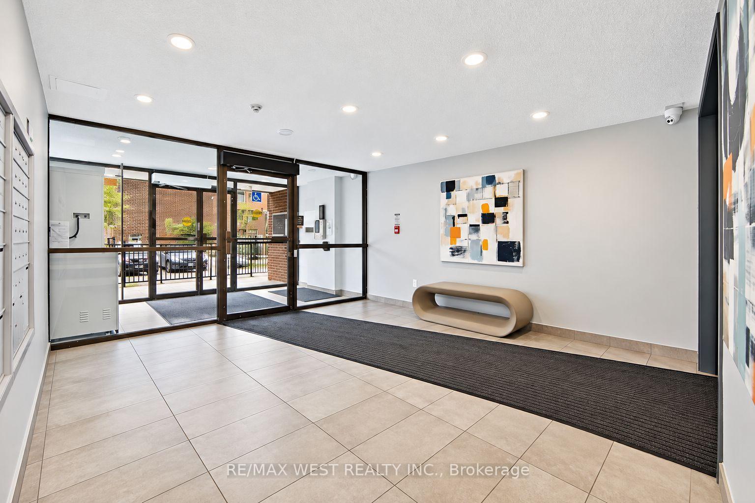 Photo 3 of Unit 306, 4062 Lawrence Avenue E, Scarborough, West Hill — HOMEH