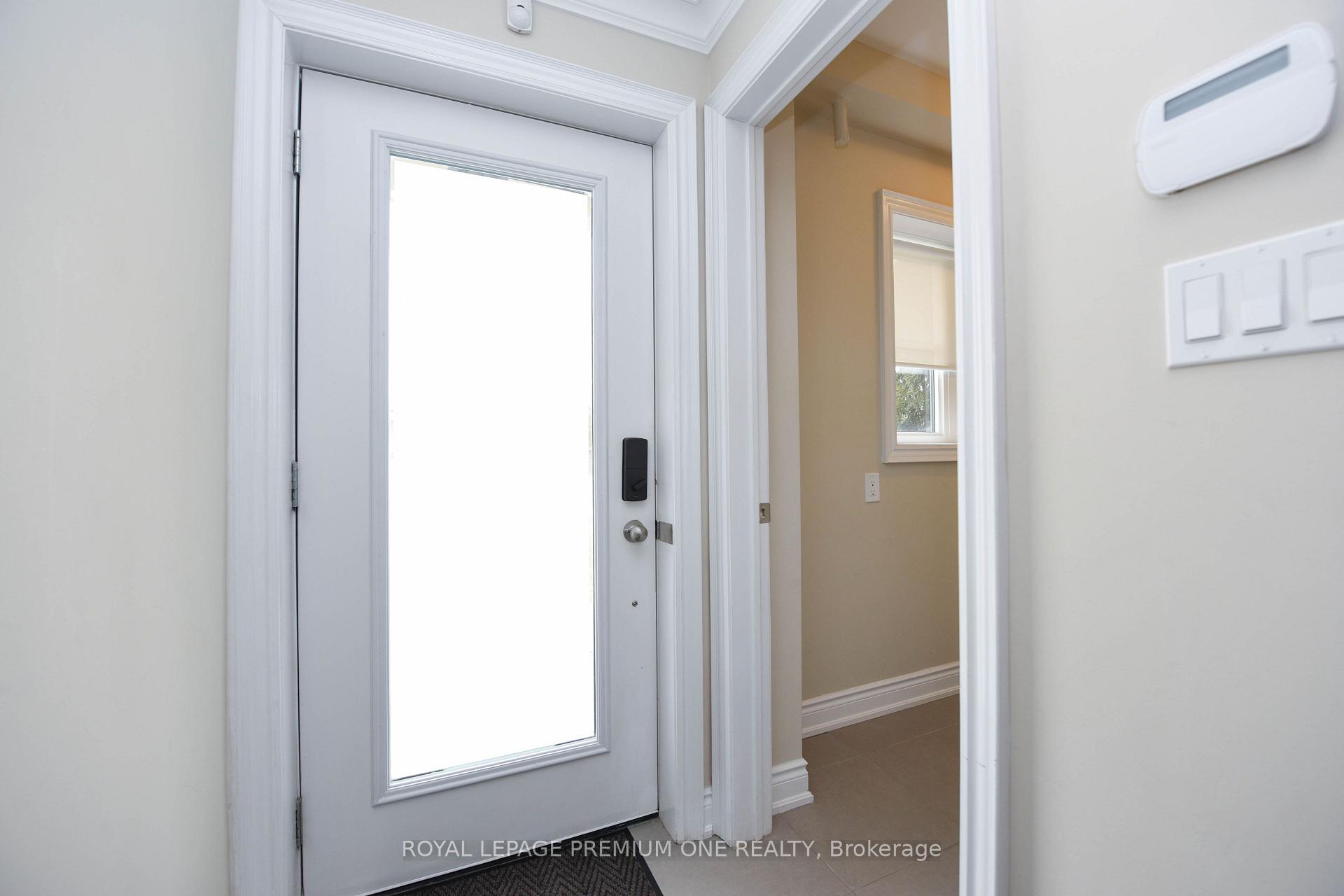 Photo 4 of 6A Acorn Avenue, Etobicoke, Islington-City Centre West — HOMEH
