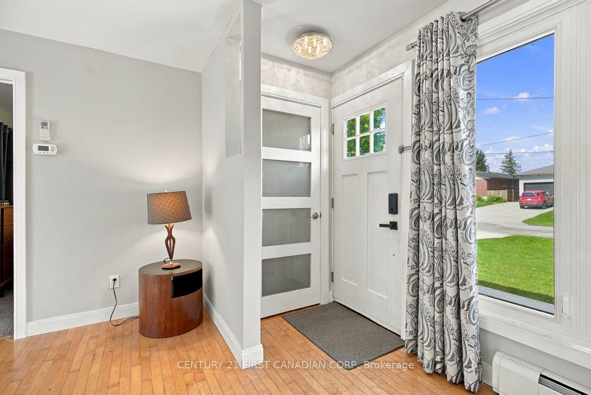 Photo 5 of 39 Dale Drive, Thames Centre, Dorchester — HOMEH