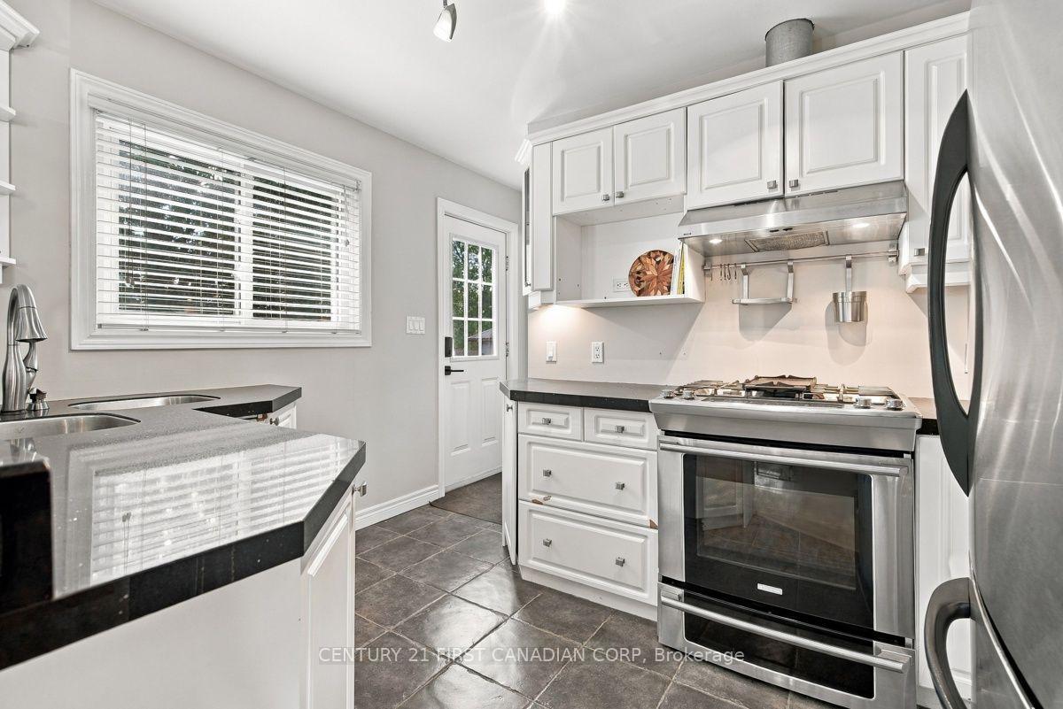 Photo 12 of 39 Dale Drive, Thames Centre, Dorchester — HOMEH