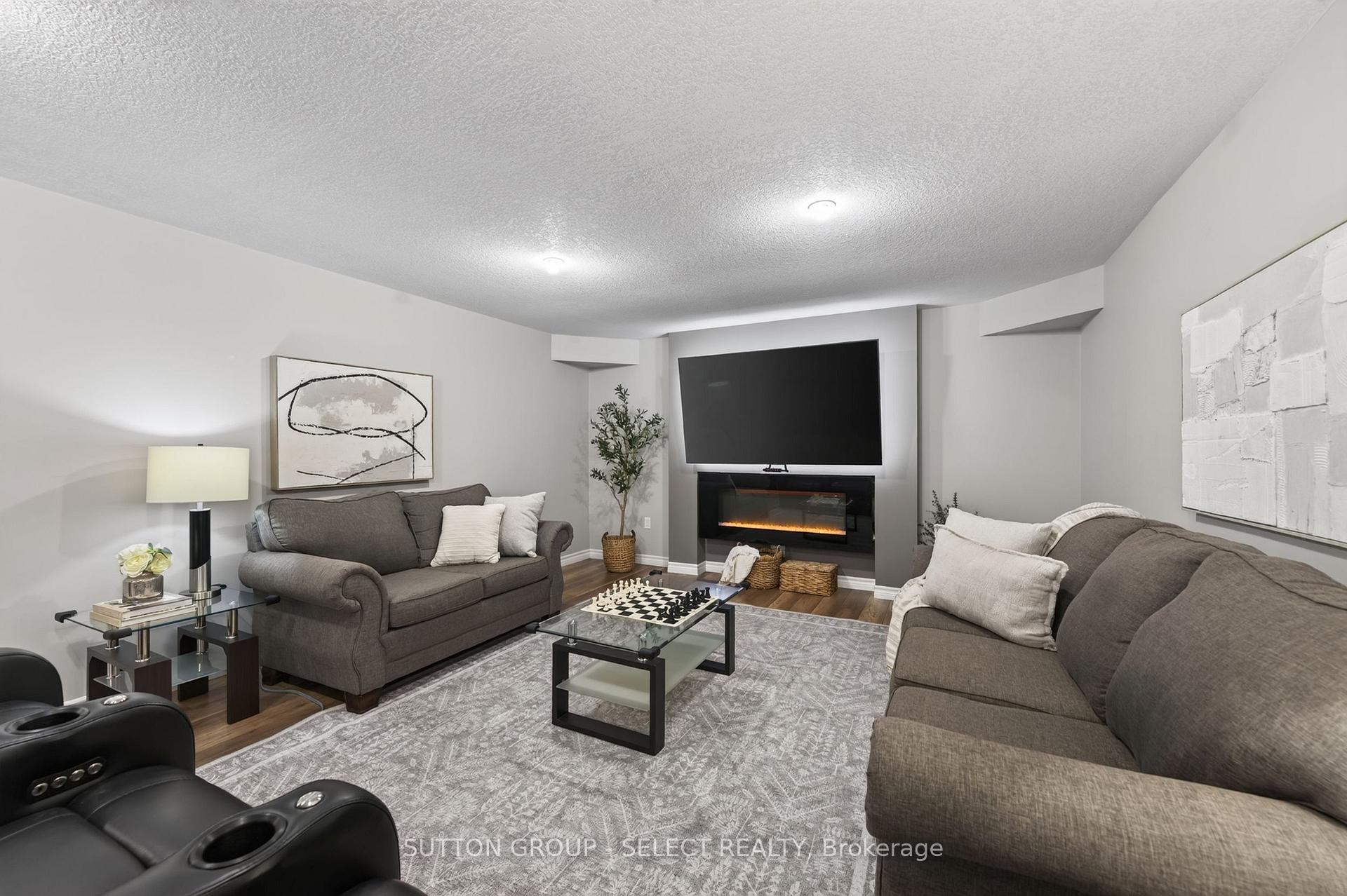 Photo 36 of 881 Foxcreek Road, London, North S — HOMEH