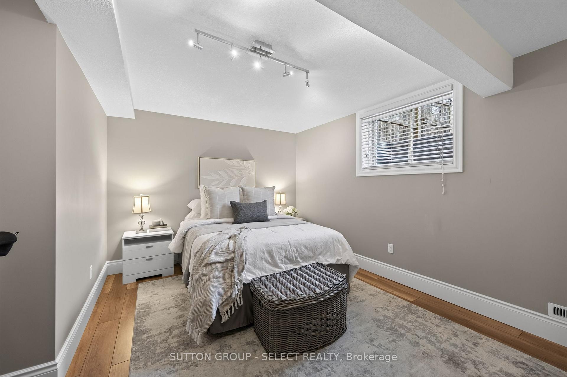 Photo 38 of 881 Foxcreek Road, London, North S — HOMEH