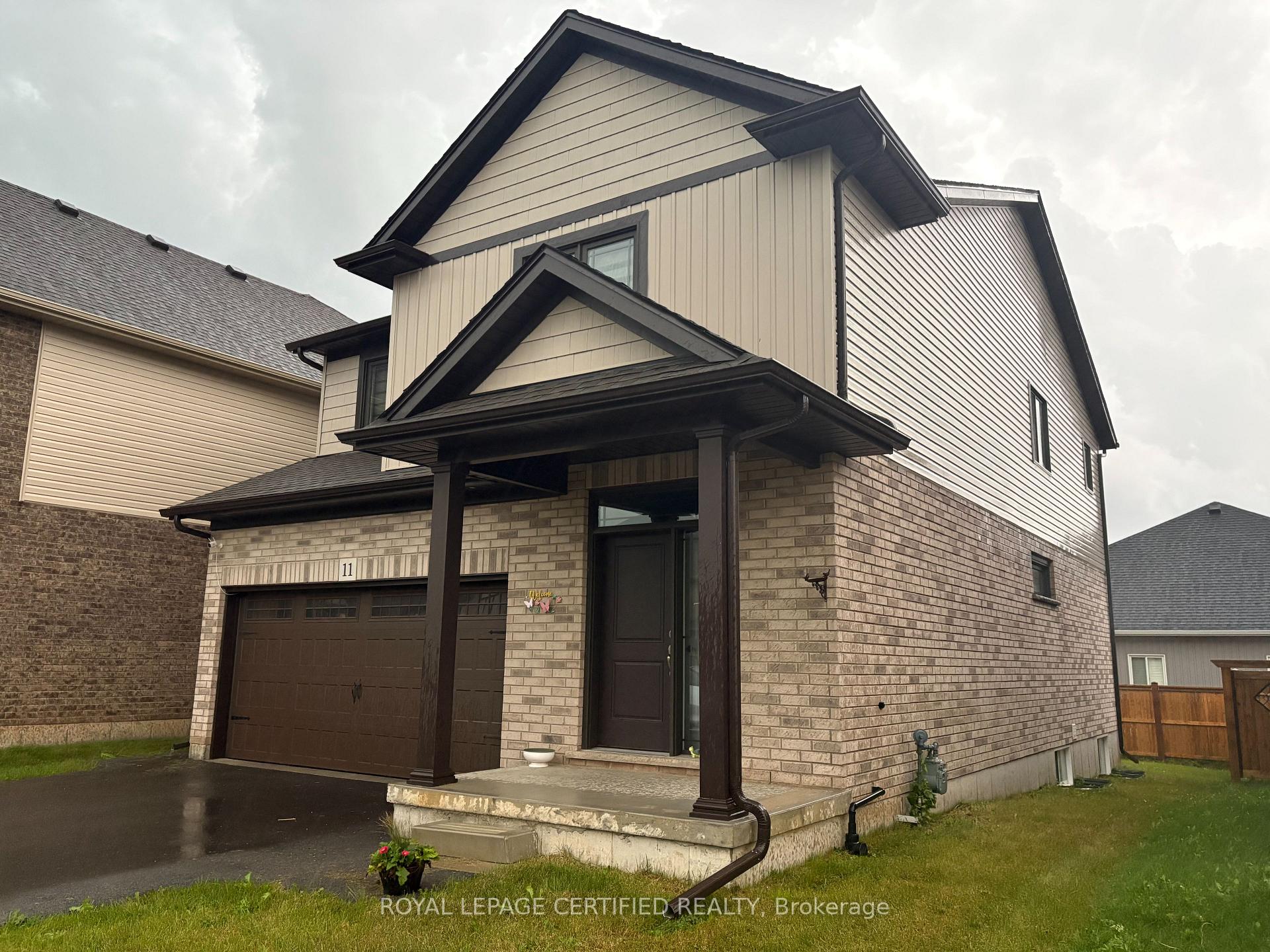 Photo 2 of 11 Alicia Crescent, Thorold, Hurricane/Merrittville — HOMEH