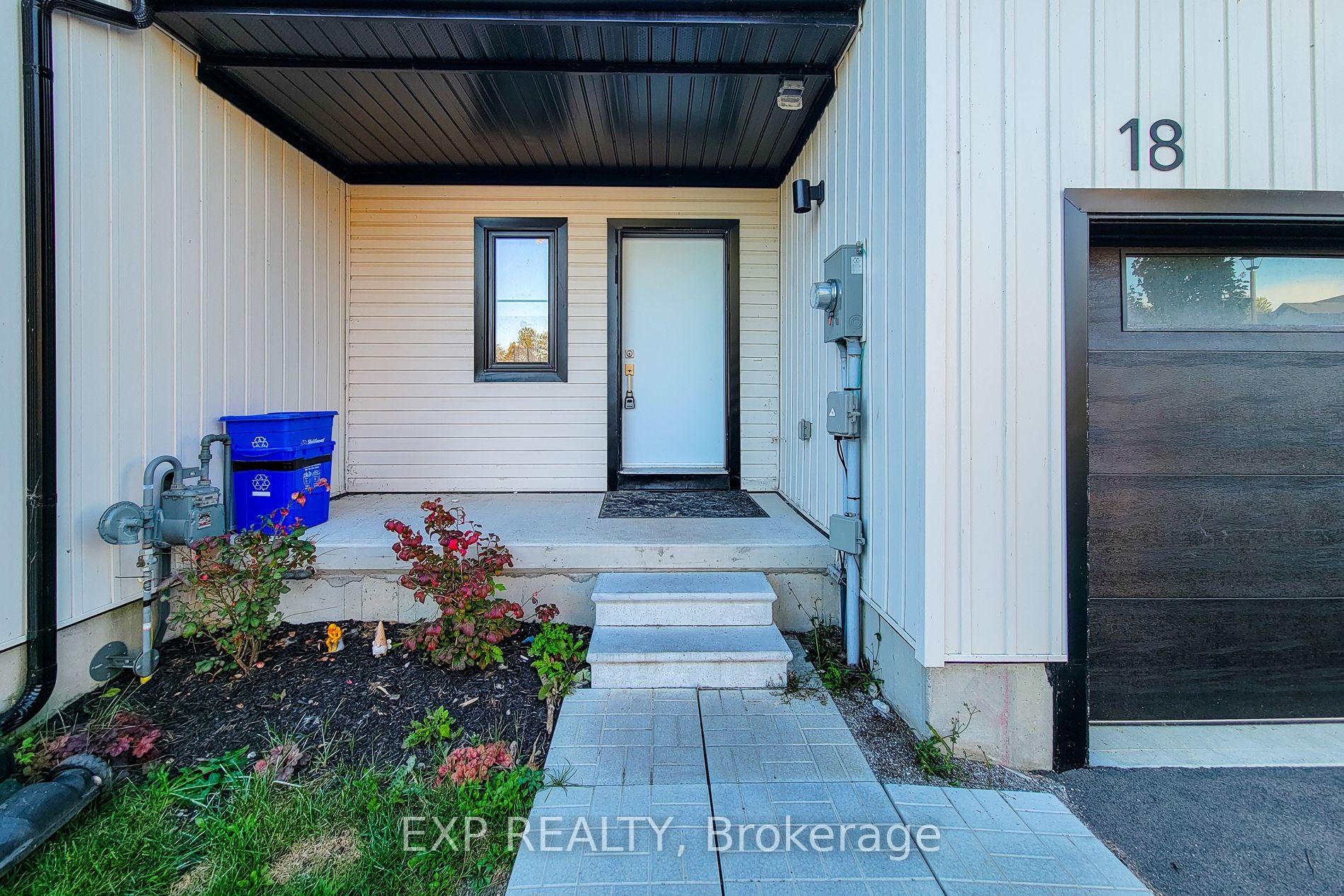 Photo 3 of 18 Trailside Drive, Haldimand — HOMEH