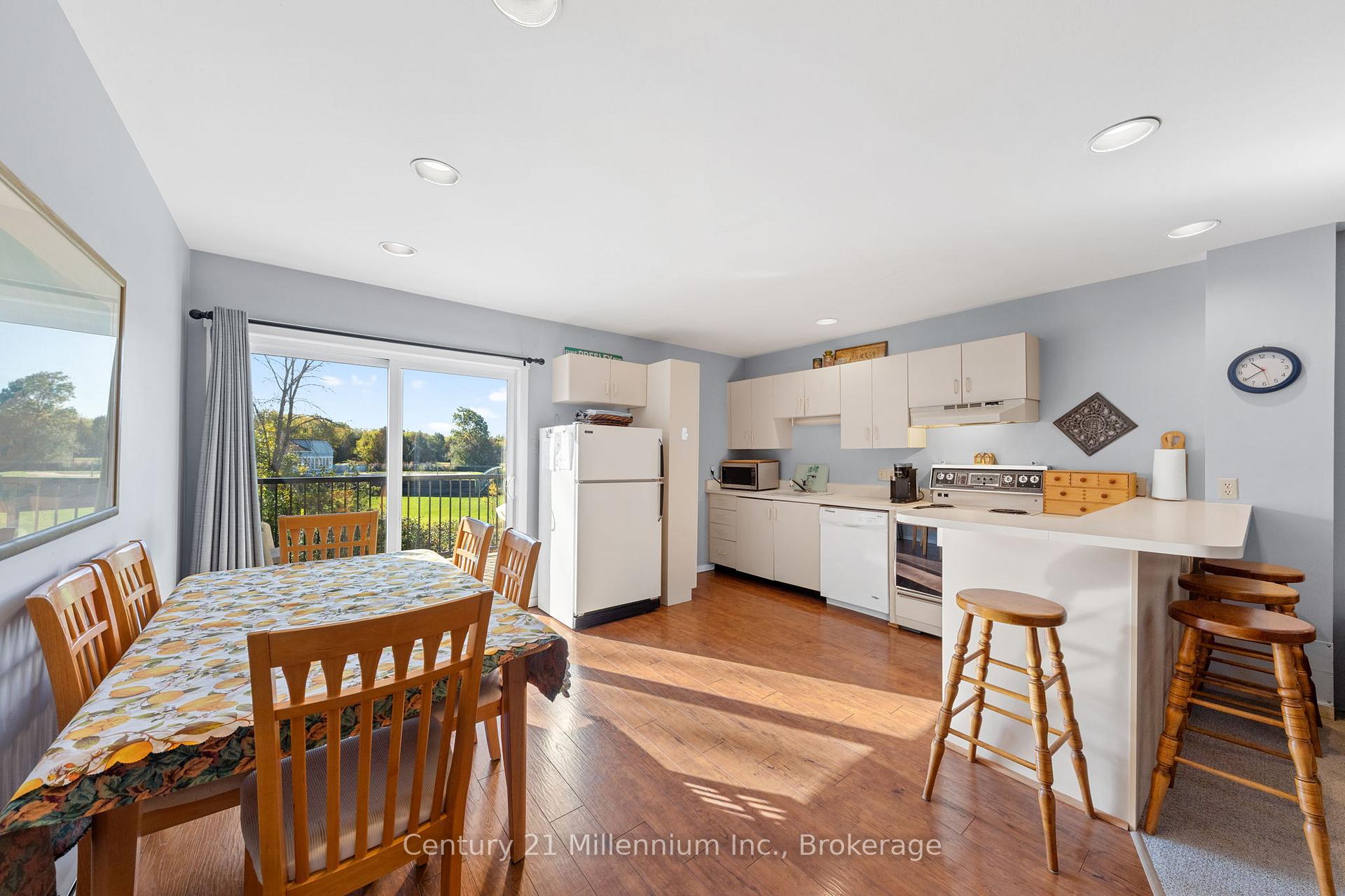 Photo 11 of Unit 7, 467 Oxbow Crescent, Collingwood — HOMEH