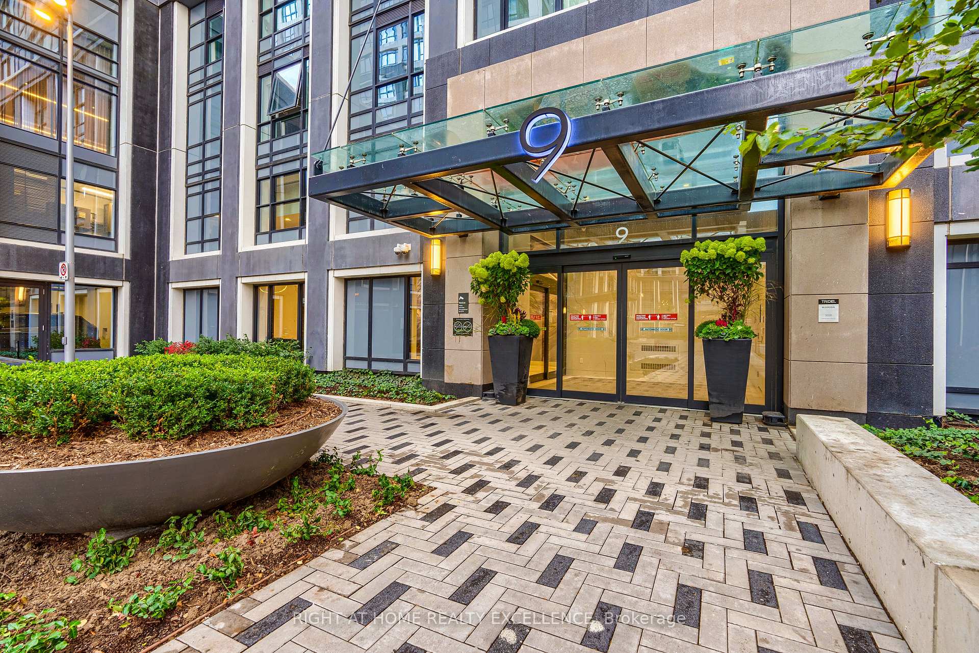 Photo 2 of Unit 2420, 9 Mabelle Avenue, Etobicoke, Islington-City Centre West — HOMEH