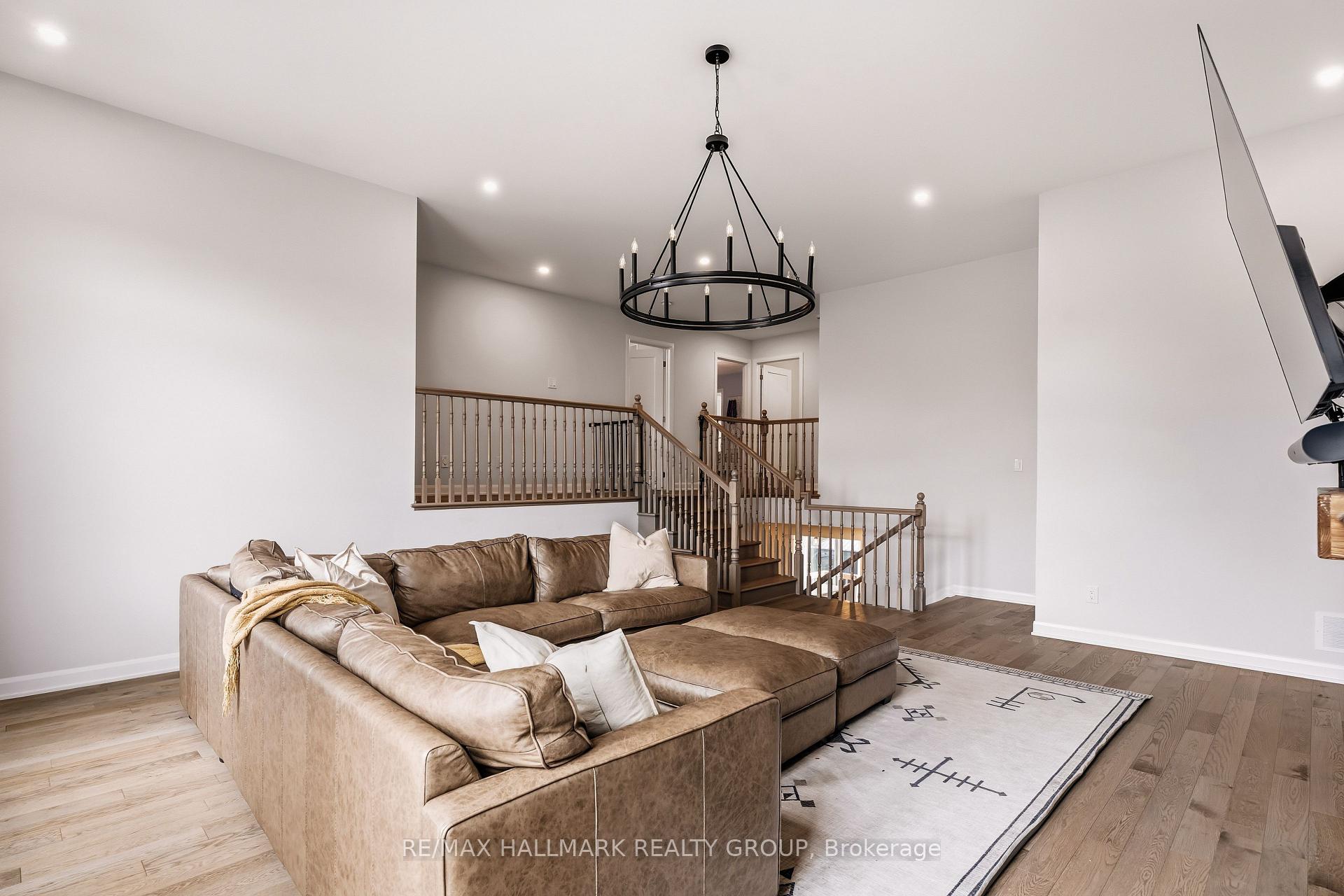Photo 26 of 709 Coast Circle, Ottawa, Mahogany Community — HOMEH