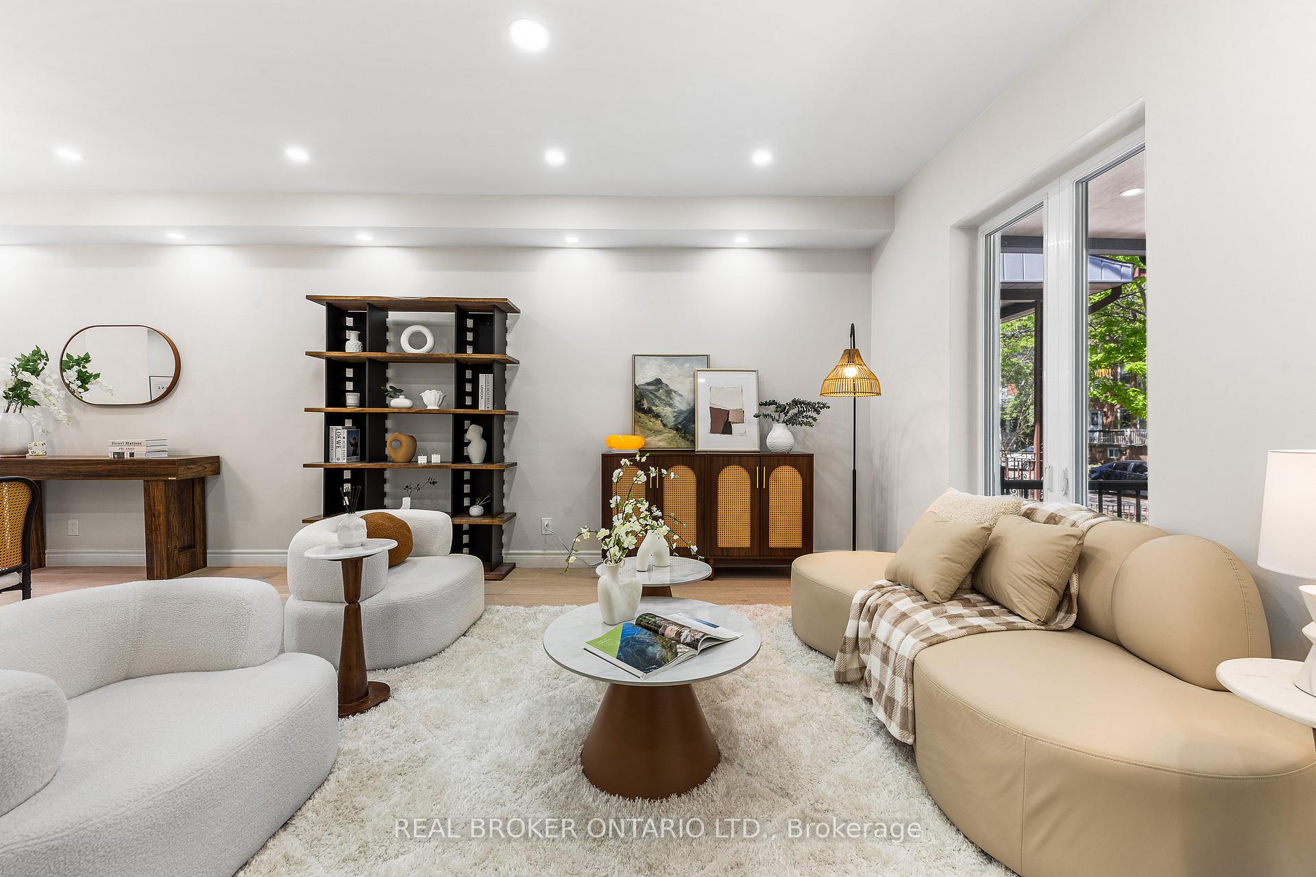 Photo of 806 Gladstone Avenue