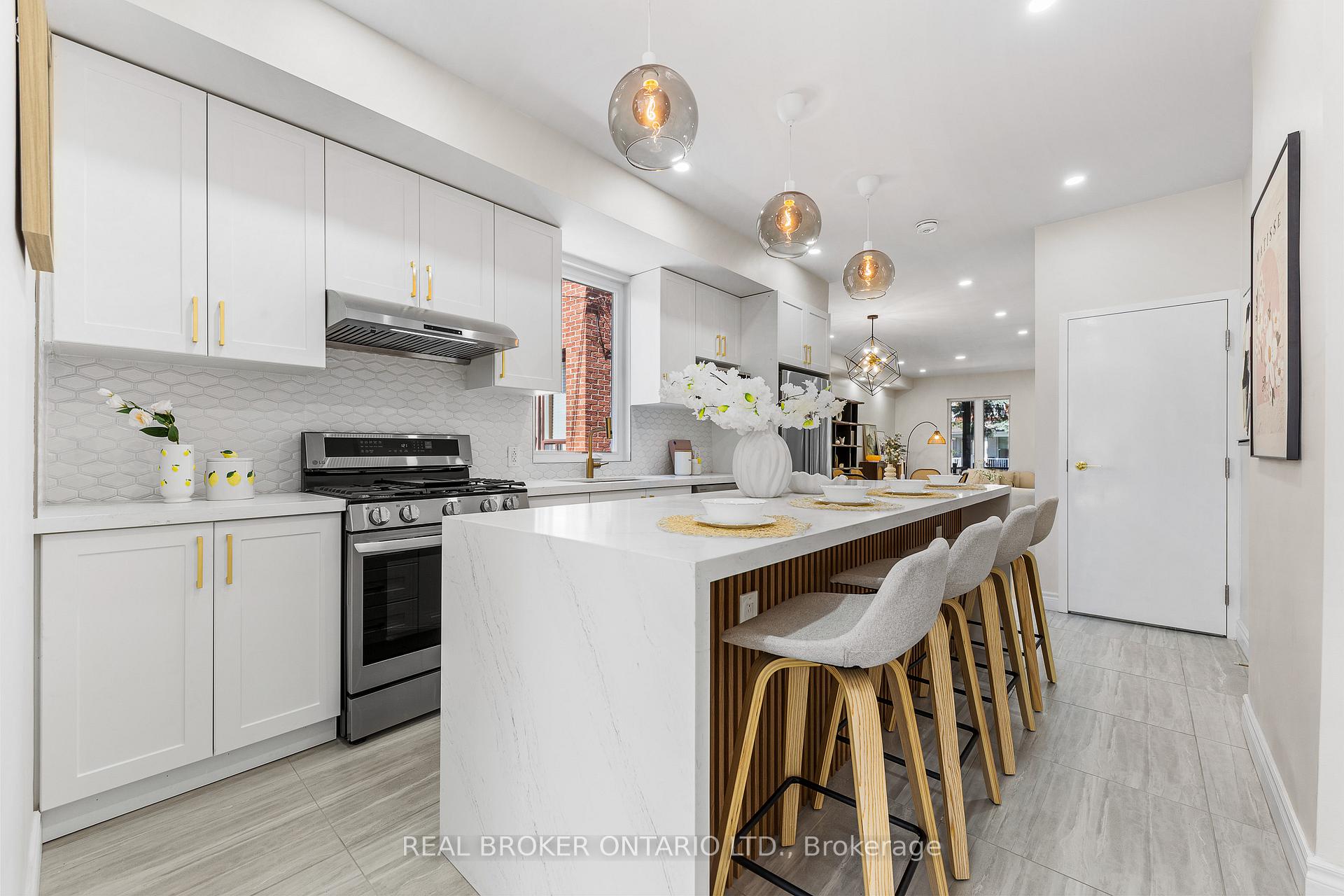 Photo 10 of 806 Gladstone Avenue, Toronto, Dovercourt-Wallace Emerson-Junction — HOMEH