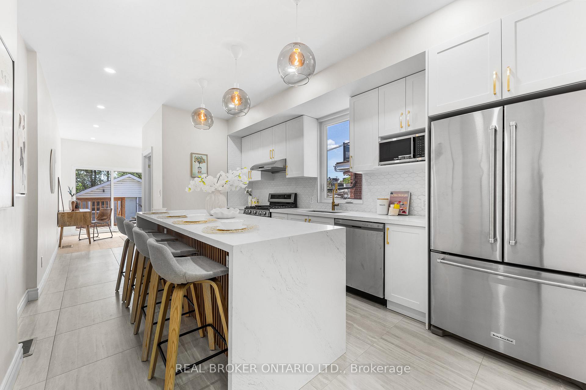 Photo 11 of 806 Gladstone Avenue, Toronto, Dovercourt-Wallace Emerson-Junction — HOMEH