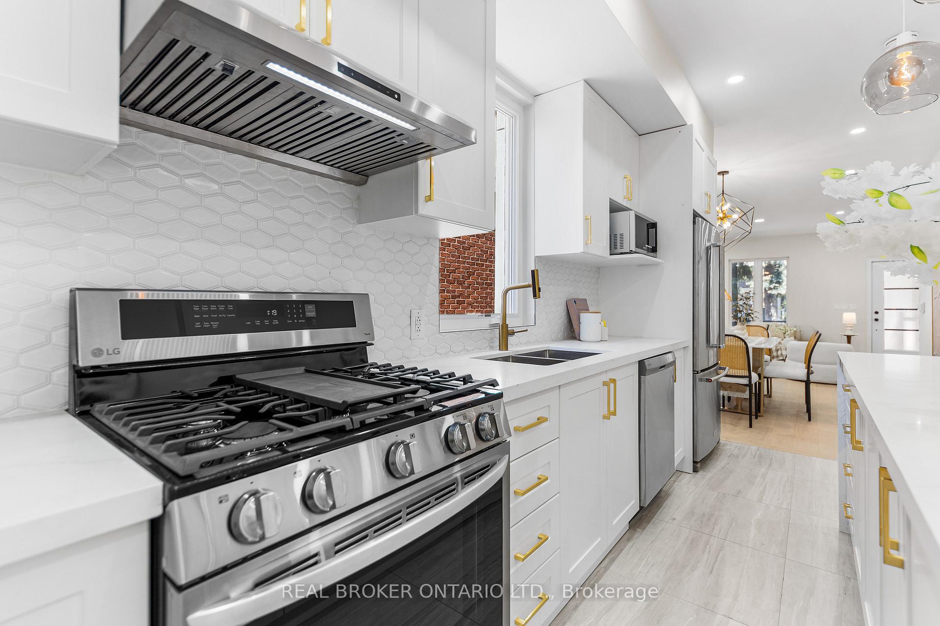 Photo 13 of 806 Gladstone Avenue, Toronto, Dovercourt-Wallace Emerson-Junction — HOMEH