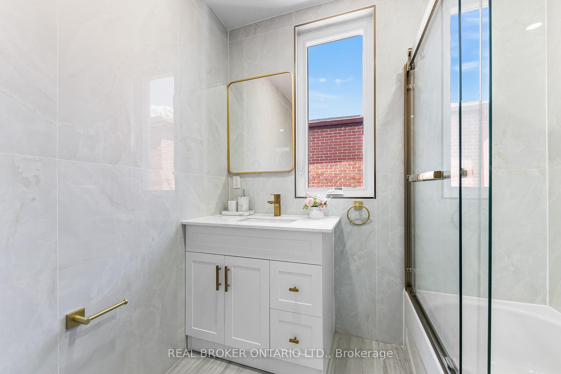 Photo 23 of 806 Gladstone Avenue, Toronto, Dovercourt-Wallace Emerson-Junction — HOMEH