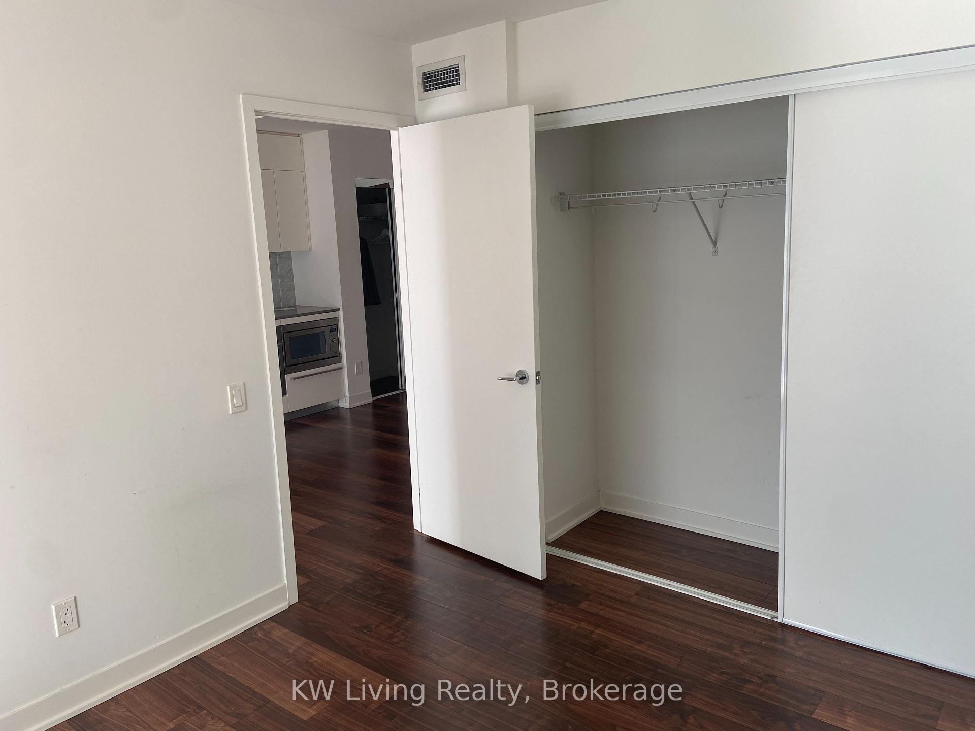 Photo 5 of Unit 908, 90 Queens Wharf Road, Toronto, Waterfront Communities — HOMEH