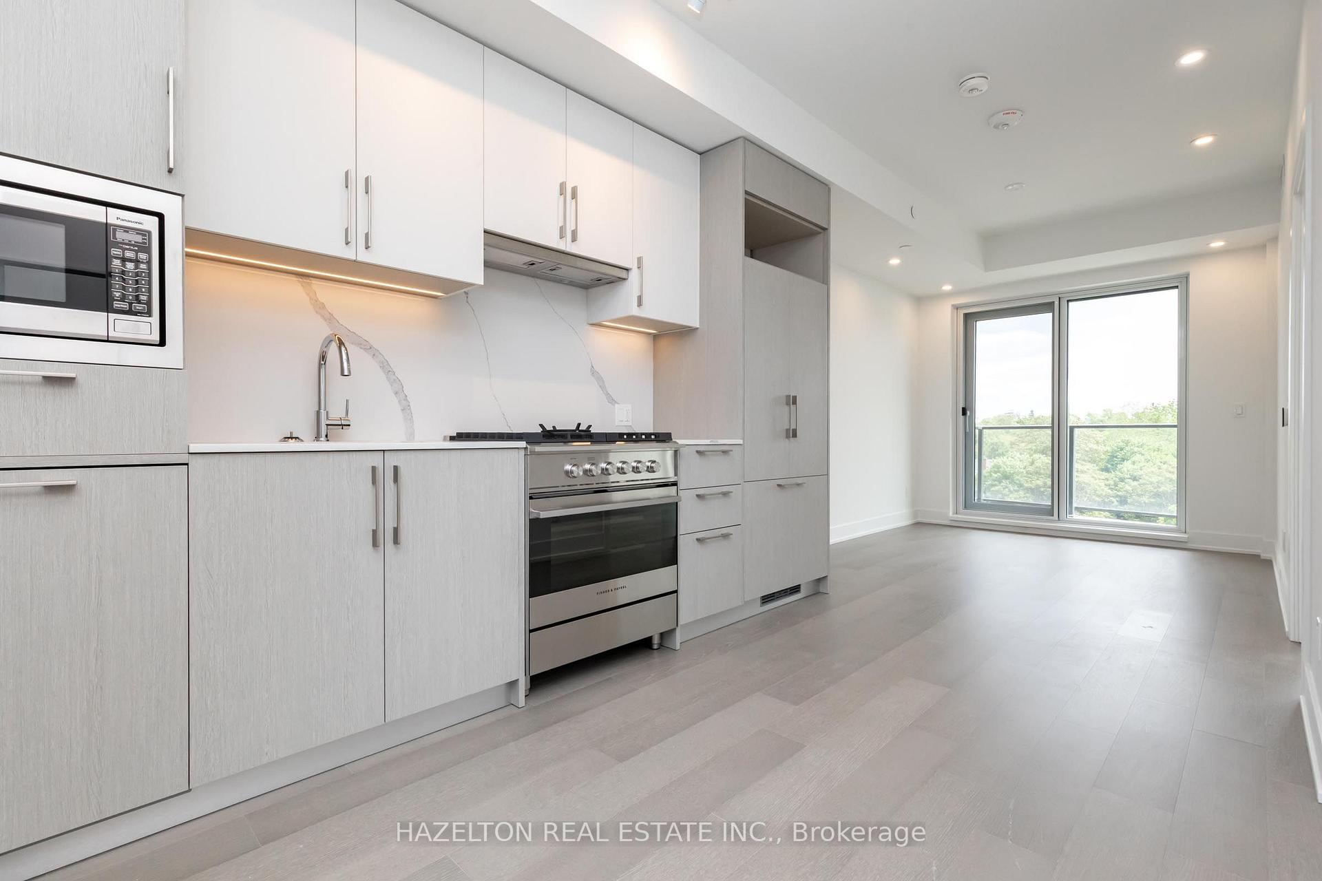 Photo 3 of Unit 605, 8 Manor Road W, Toronto, Yonge-Eglinton — HOMEH
