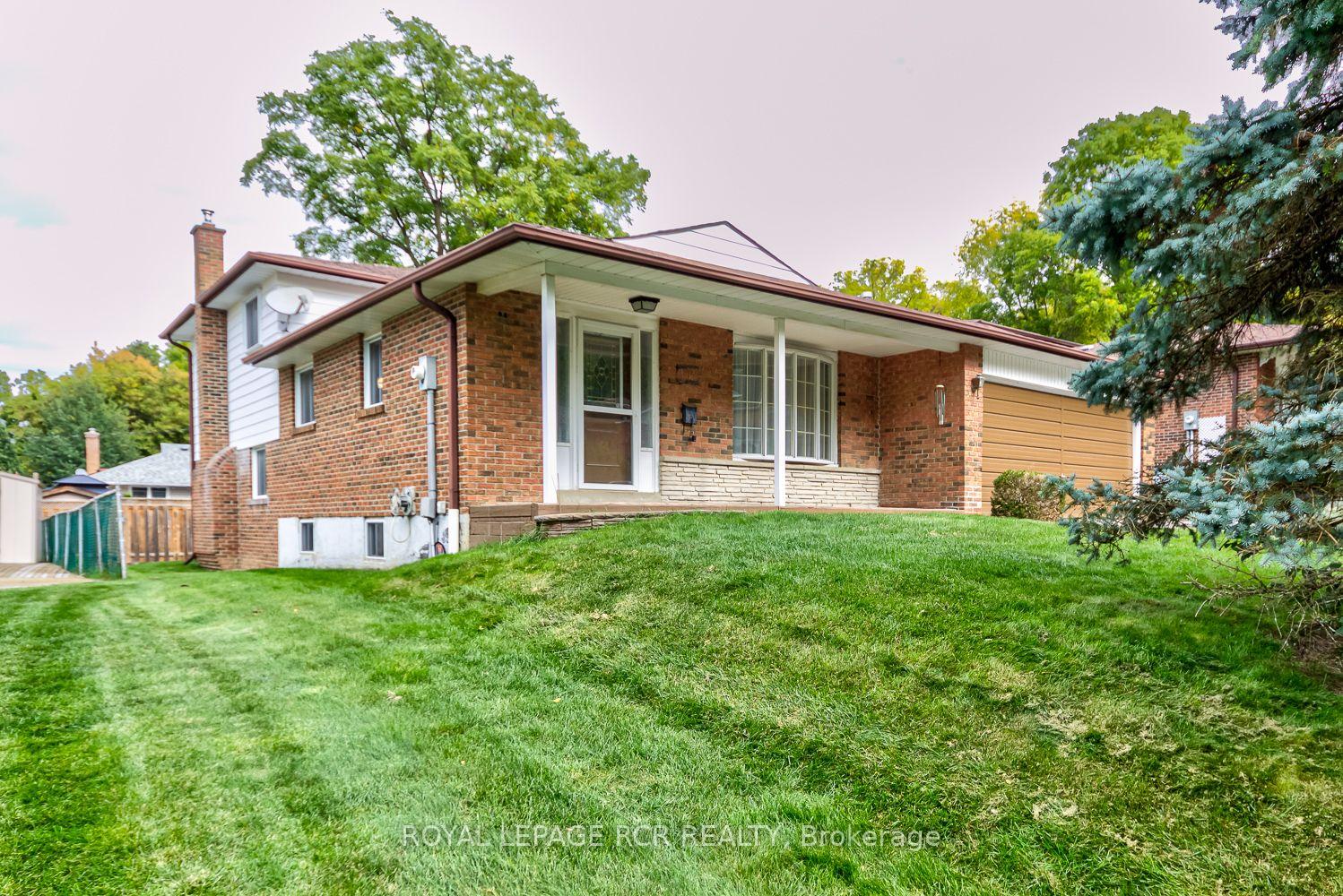 Photo 3 of 115 Meadowvale Court, Caledon, Bolton East — HOMEH
