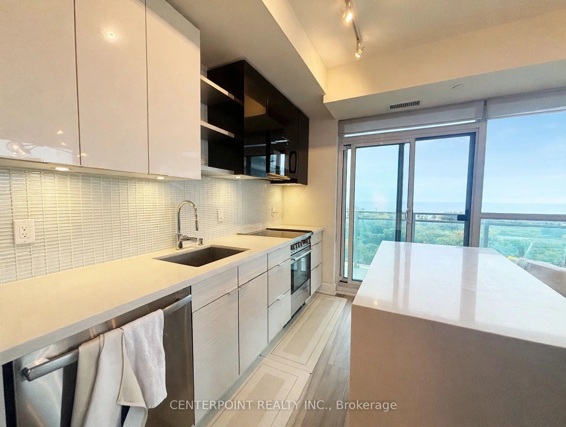 Photo 2 of Unit 810, 33 Shore Breeze Drive, Etobicoke, Mimico — HOMEH