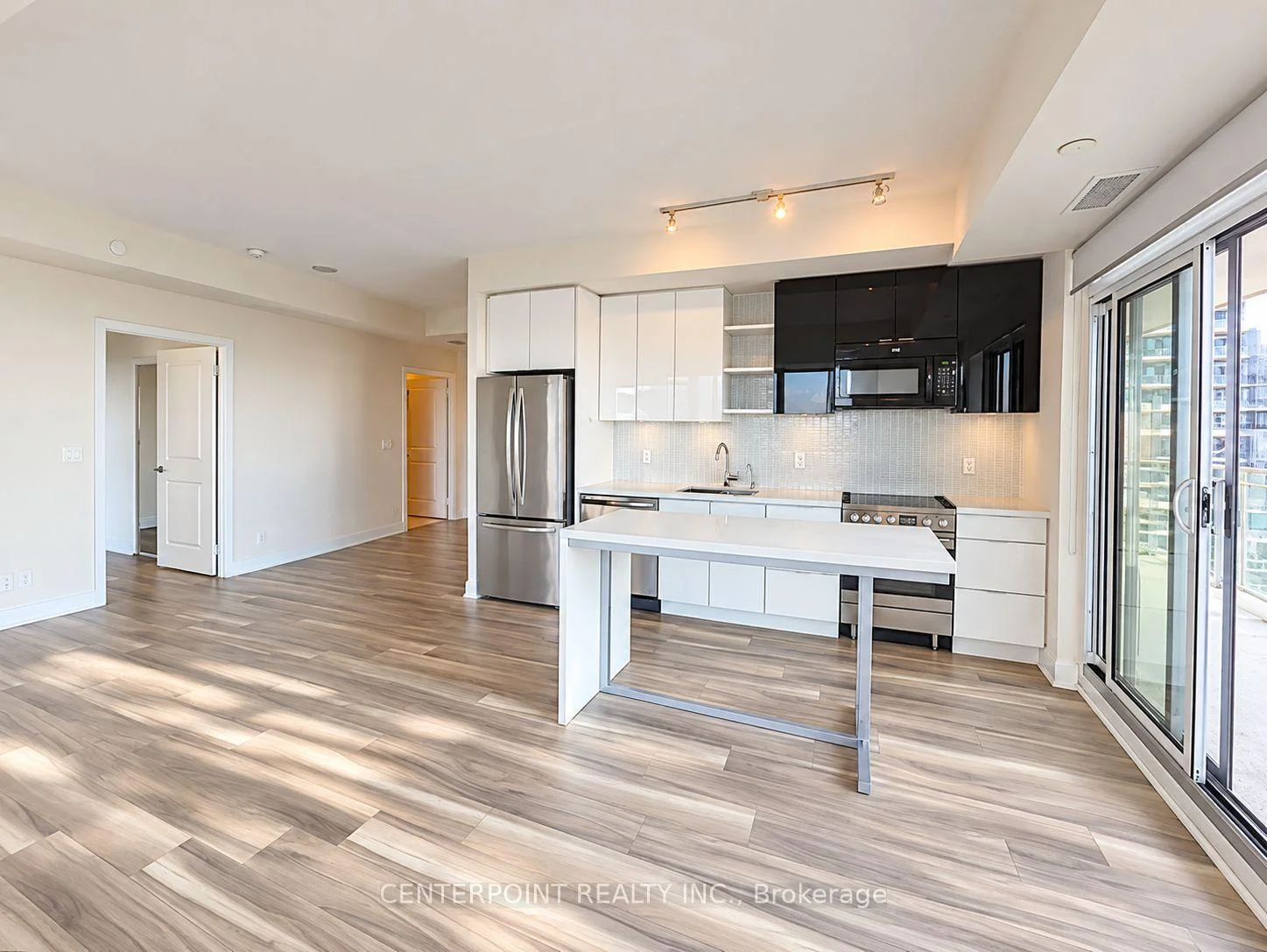 Photo 5 of Unit 810, 33 Shore Breeze Drive, Etobicoke, Mimico — HOMEH