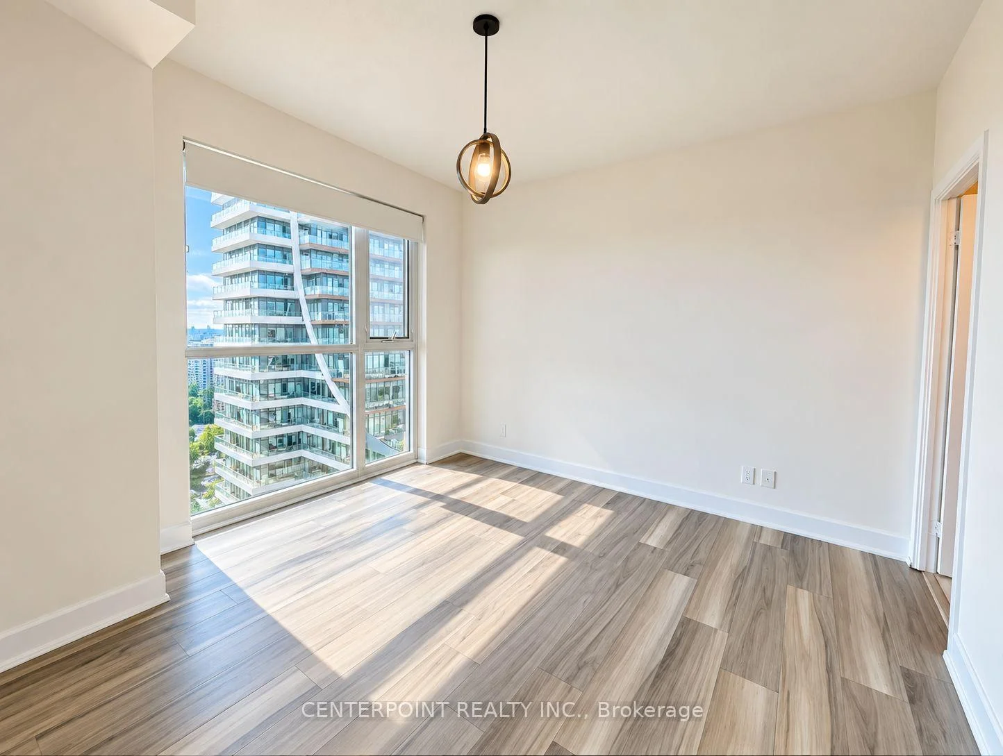 Photo 10 of Unit 810, 33 Shore Breeze Drive, Etobicoke, Mimico — HOMEH