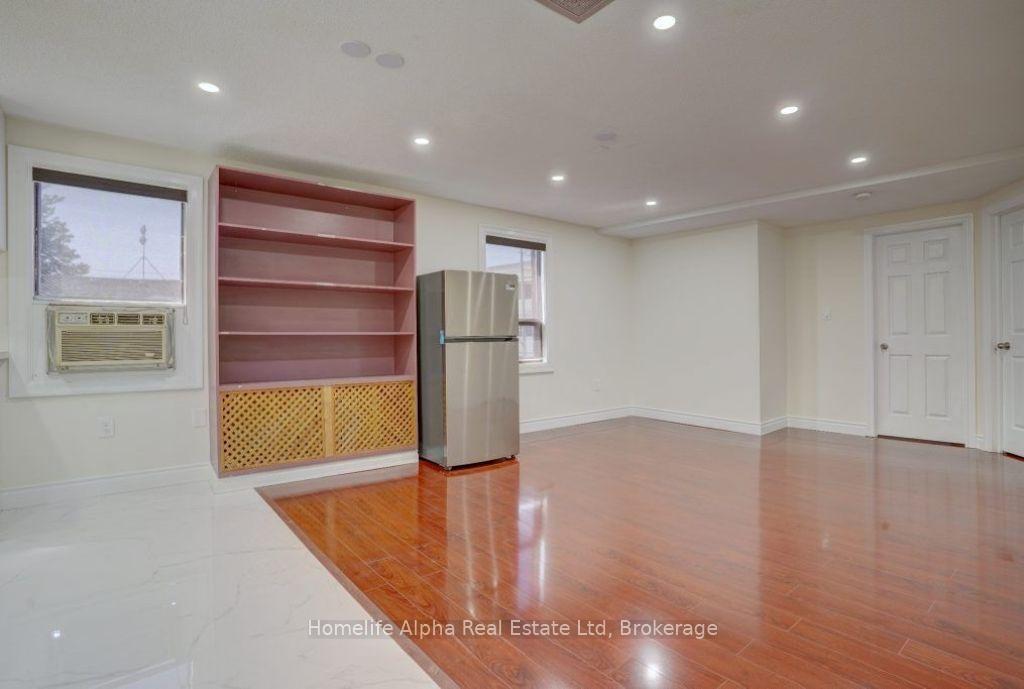 Photo 2 of Unit Upper B, 92 Bond Street, Oshawa, O'Neill — HOMEH