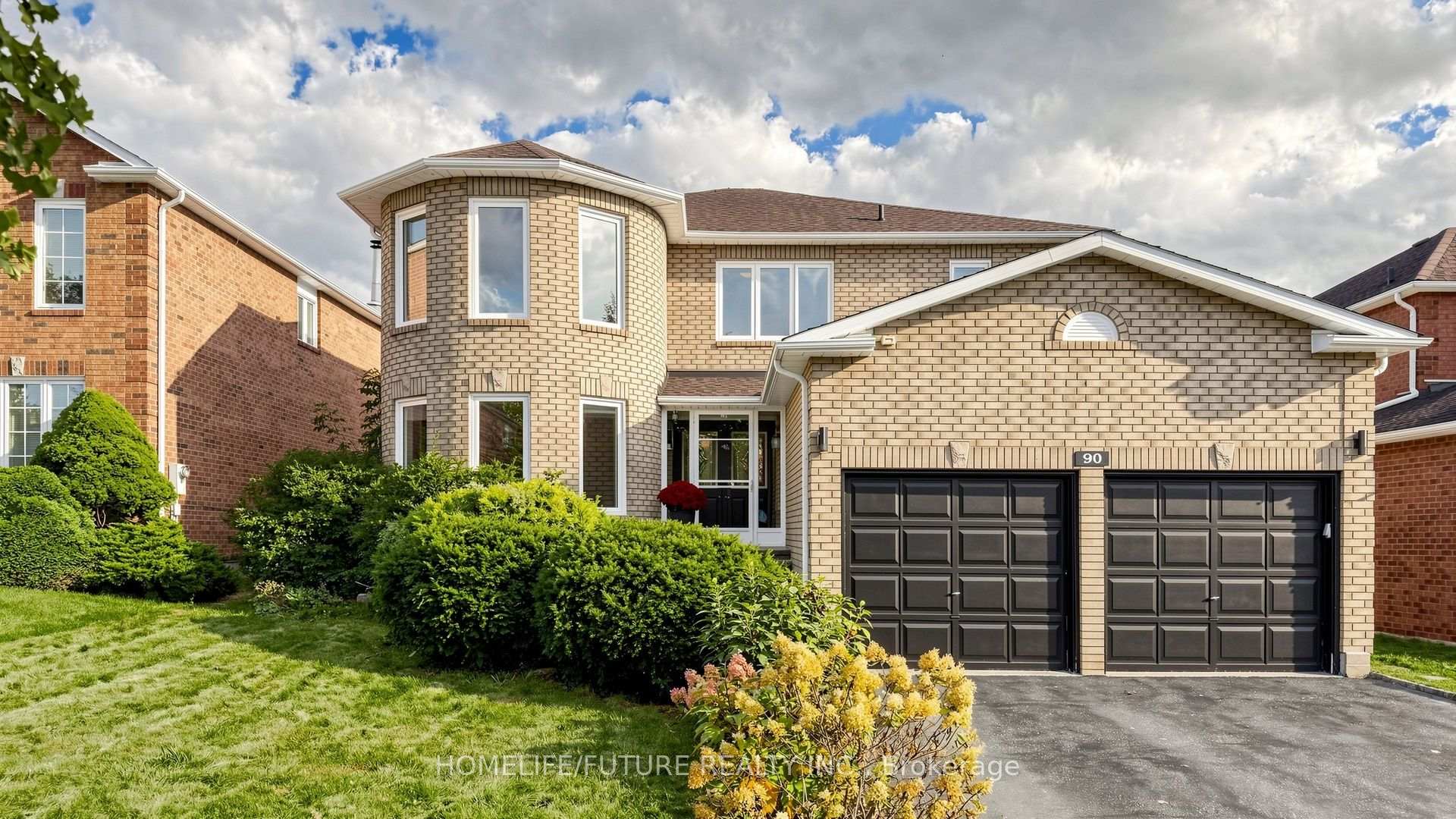 Photo 2 of 90 Bedell Crescent, Whitby, Rolling Acres — HOMEH
