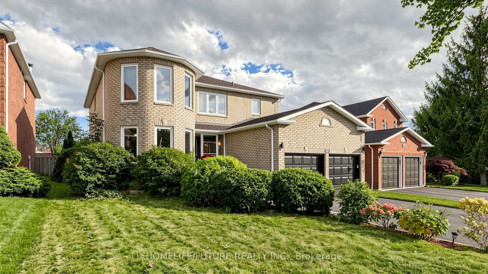 Photo 3 of 90 Bedell Crescent, Whitby, Rolling Acres — HOMEH