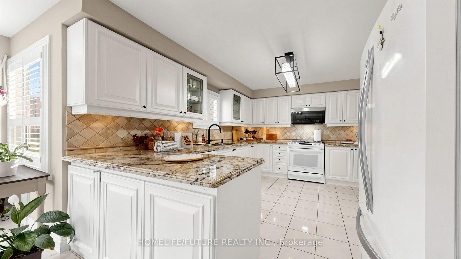 Photo 13 of 90 Bedell Crescent, Whitby, Rolling Acres — HOMEH